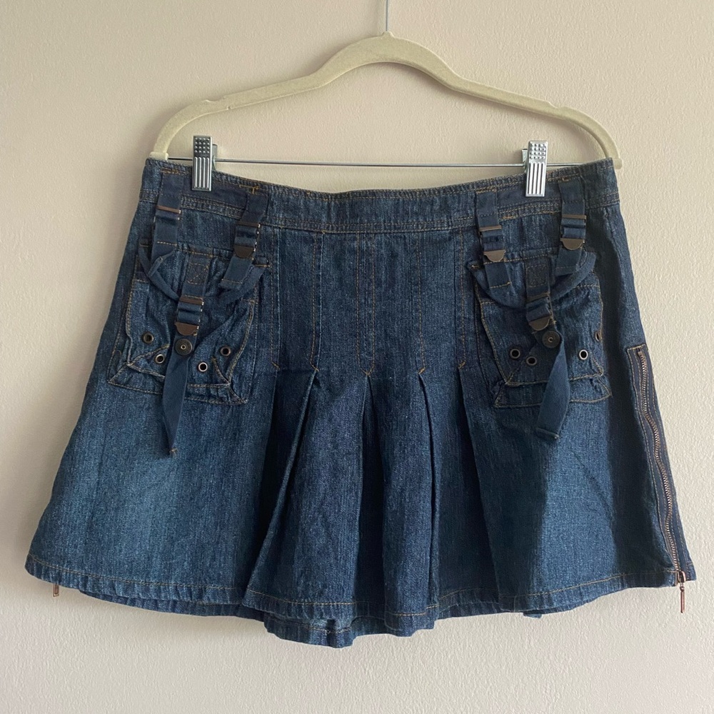 L.E.I. Utility Cargo Low Rise Mini Pleated Denim Skirt with Side Zippers